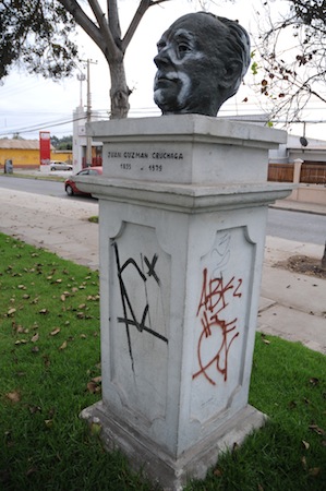 Estatua rayada en La Serena